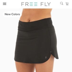 Women’s FreeFly Skort . Mid Length. 15” Runs big . Fits more like a 4 or 6.